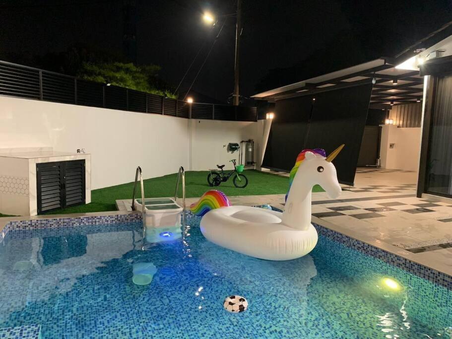 Abbie'S Private Pool Villa Bukit Mertajam Penang Bagian luar foto